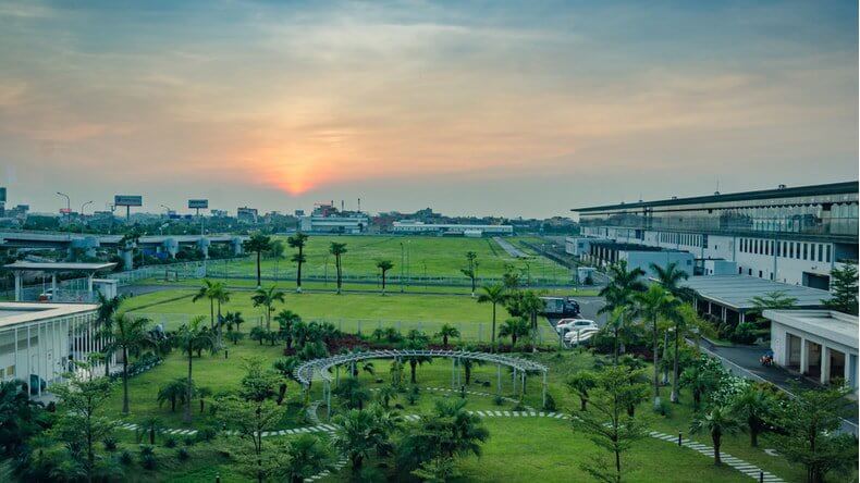 Noi Bai airport hanoi to Halong bay